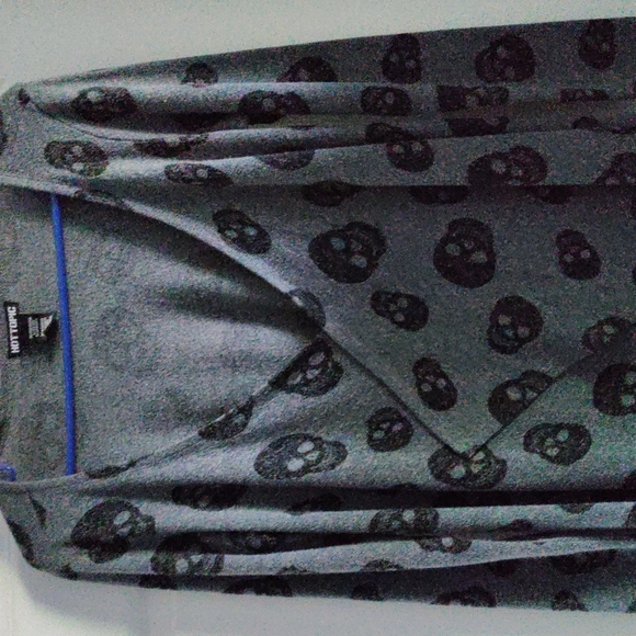🧿🧿💀HOT TOPIC SKULLS BLACK& GREY WATERFALL CARDIGAN 🫶🏼🪬 XS☠️🧿🪦⚰️🍥🪦⚱️💀 - Picture 3 of 6